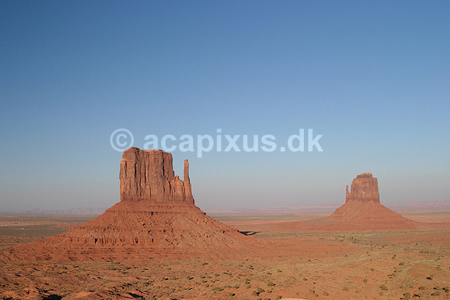 Monument Valley Navajo Tribal Park. The Mittens Butte i Monument Valley Navajo Tribal Park; ; Monument Valley Navajo Tribal Park / Utah og Arizona; USA; Nord Amerika; ; Erosion, Wild West