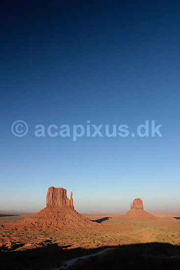 Monument Valley Navajo Tribal Park. The Mittens Butte i Monument Valley Navajo Tribal Park; ; Monument Valley Navajo Tribal Park / Utah og Arizona; USA; Nord Amerika; ; Erosion, Wild West