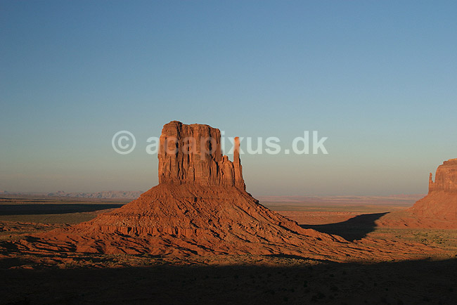 Monument Valley Navajo Tribal Park. The Mittens Butte i Monument Valley Navajo Tribal Park; ; Monument Valley Navajo Tribal Park / Utah og Arizona; USA; Nord Amerika; ; Erosion, Wild West