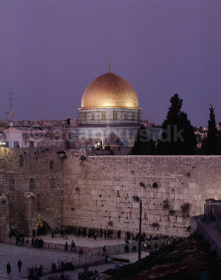 Jerusalem. Gr�demuren foran Dome of the Rock p� Haram Ash-Sharif / Tempel Bjerget; ; Jerusalem; Israel; Asien; ; sights, turistsev�rdigheder, historie, muslimer, muhammedanisme, religion, j�der, Kong Salamon