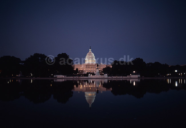 Capitol. US Capitol set ved solnedgang fra The National Mall; ; Washington DC; USA; Nord Amerika; ; demokrati, bureaukrati, regeringer, United States of America, De Forenede Stater