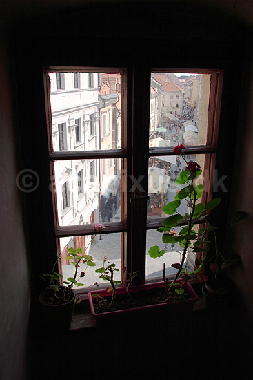 Bratislava. Gadebillede af Michaelska gaden i Bratislava set gennem vindue i St Michaels Port; ; Bratislava; Slovakiet; ; ; 