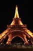 Eiffel T�rnet. Eiffel T�rnet i skumringen  Tour Eiffel / Paris Frankrig   Sev�rdigheder, st�l, metal, t�rne