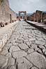 Pompeii. Gade med brosten i Pompeii  Pompeji / Pompei / Pompeii / Napoli / Campania Italien Europa  Ark�ologi, vulkaner, vulkanudbrud, pyroplastisk flow, pyroplasma, Vesuvius, Vesuv, naturkatastrofer, turistsev�rdigheder, sev�rdigheder, turisme, Romerriget, romerne, ruiner, ruinbyer