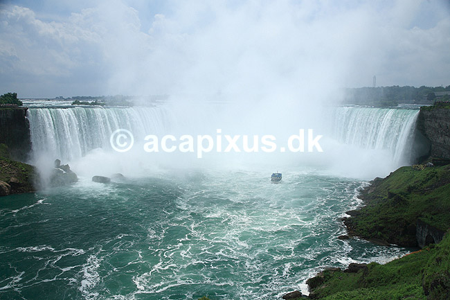 Niagara Falls. Niagara Vandfaldene; ; Niagara Falls; Canada; ; ; vand, vandfald, regnjakke