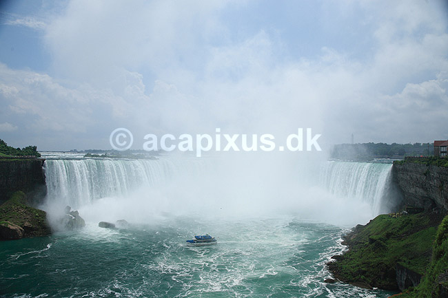 Niagara Falls. Niagara Vandfaldene; ; Niagara Falls; Canada; ; ; vand, vandfald, regnjakke