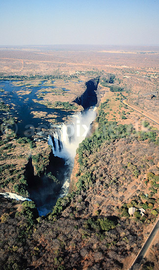 Victoria Falls. Victoria Falls, Zimbabwe - Flight of the Angels ( Scan af KOL3514 ) ; ; Victoria Falls; Zimbabwe; Afrika; ; Viktoria vandfaldet, Viktoria vandfaldene, vandfald, vand, luftfoto, luftfotos