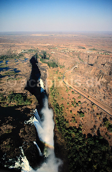 Victoria Falls. Victoria Falls, Zimbabwe - Flight of the Angels ( Scan af KOL3519 ) ; ; Victoria Falls; Zimbabwe; Afrika; ; Viktoria vandfaldet, Viktoria vandfaldene, vandfald, vand, luftfoto, luftfotos