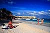 Strandliv. Strandliv p� sandstranden ved Playa del Carmen ( Scan af KOL6824 )   Playa del Carmen / Quintana Roo Mexico Nordamerika  Turisme, badeferie, badeliv, strand, sommerferie