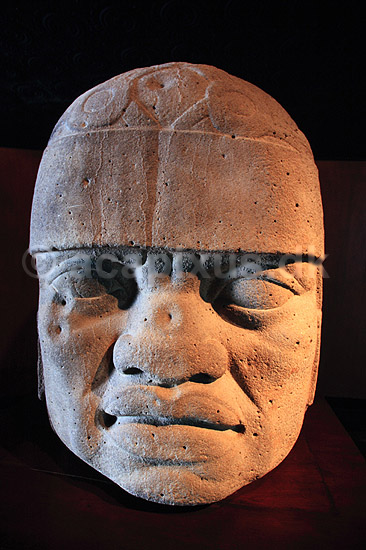 Olmec hoved. Olmec hoved. Circa 2 meter h�jt udstillet i Museo Nacional de Antropolog�a ( Scan af KOL6847 ) ; ; Mexico City; Mexico; Nordamerika; ; 