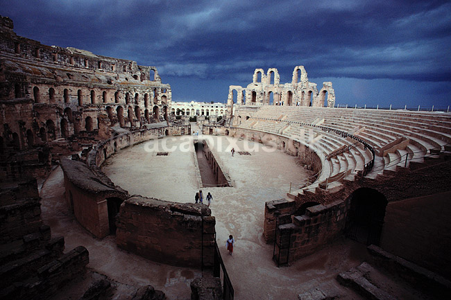 Amphiteateret i El Jem. Amphiteateret i El Jem (El Djem). ( Scan af KOL952 ) ; ; El Jem; Tunesien; Afrika; ; Amfiteater, romerriget