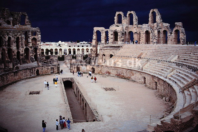 Amphiteateret i El Jem. Amphiteateret i El Jem (El Djem). ( Scan af KOL951 ) ; ; El Jem; Tunesien; Afrika; ; Amfiteater, romerriget