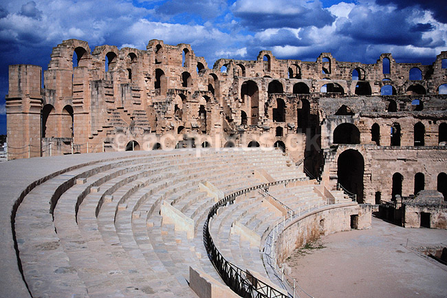 Amphiteateret i El Jem. Amphiteateret i El Jem (El Djem). ( Scan af KOL947 ) ; ; El Jem; Tunesien; Afrika; ; Amfiteater, romerriget