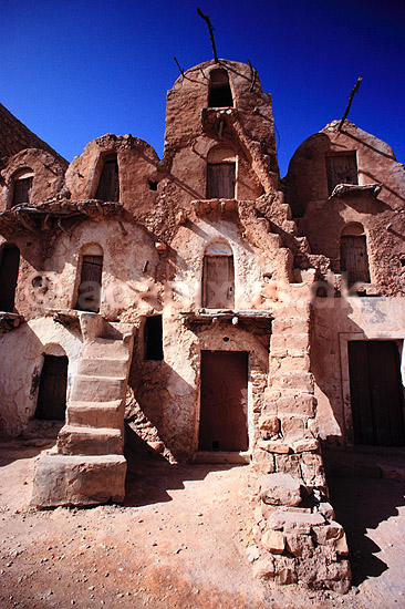 Ghorfa. Ghorfa'en Ksar Ouled Soltane syd for Tataouine. Ghorfa = Fortificeret korn forr�d. ( Scan af KOL966 ) ; ; Ksar Ouled Soltane; Tunesien; Afrika; ; 