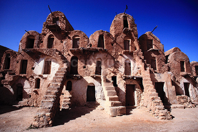 Ghorfa. Ghorfa'en Ksar Ouled Soltane syd for Tataouine. Ghorfa = Fortificeret korn forr�d. ( Scan af KOL965 ) ; ; Ksar Ouled Soltane; Tunesien; Afrika; ; 