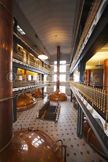 Bryghuset. Brygkedler i Ny Carlsberg Bryghus; ; Valby; Danmark; ; ; malt, maltbyg, urt, humle, �l, m�skning, m�skekeddel, urtkeddel, brygger, brygning, �lbrygning, Carl Jacobsen