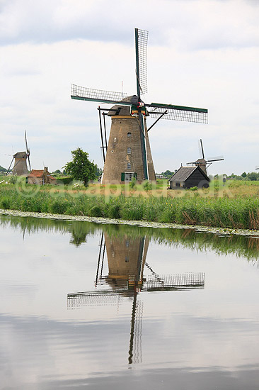Kinderdijk vindm�ller. Vindm�ller ved Kinderdijk brugt til at pumpe vand - p� UNESCO World Heritage listen; ; Kinderdijk / Nieuw-Lekkerland / Rotterdam; Holland; ; ; turistsev�rdigheder, turisme, afvanding, diger, vindm�lle, vindkraft, oversv�mning, landvinding