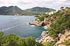 Mallorca. Klippekyst ved Art� Caves med byen Canyamel i baggrunden  Art� Caves / Mallorca Spanien   landskaber, Middelhav, Middelhavet
