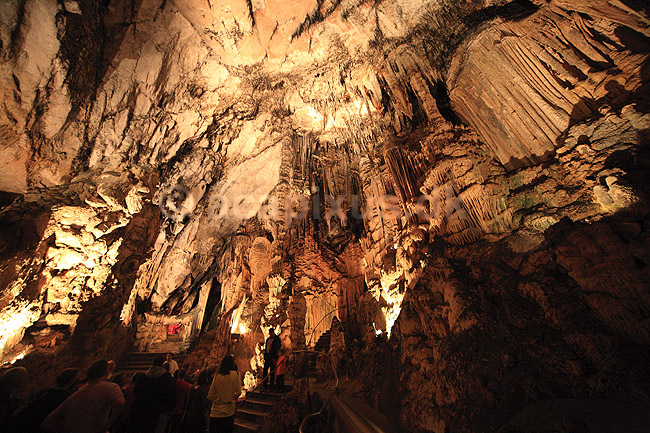 Klippehule. Klippehulen Art� Caves med stalagmitter og stalaktitter; ; Art� Caves / Mallorca; Spanien; ; ; huler, 