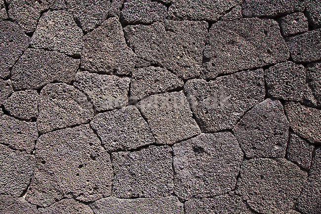Lanzarote. Mur bugget af lavasten (pimpsten) i Timanfaya Nationalparken p� Lanzarote i De Kanariske �er; ; Parque Nacional de Timanfaya / Lanzarote; Spanien; ; ; Vulkaner, vulkanisme, vulkan, lava