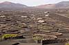 Lanzarote. Vin dyrkes bag l�sk�rme bygget af lavasten ved Bodega La Geria p� Lanzarote i De Kanariske �er  Bodega La Geria / Lanzarote Spanien   Vulkaner, vulkanisme, vulkan, lava, landbrug