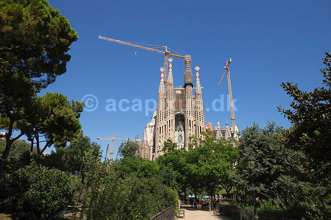 La Sagrada Familia. Byggekraner over Gaudis uf�rdige kirke, Sagrada Familia, i Barcelona; ; Barcelona; Spanien; ; ; Temple Expiatori de la Sagrada Familia, Basilica and Expiatory Church of the Holy Family, Antoni Gaudi, UNESCO world heritage
