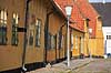 Maribo k�bstad. Bindingsv�rkshuse i brolagte Kapellanstr�de i Maribo, Kapellangaard, Bagtorv  Maribo Danmark   k�bst�der, Lolland, Bagtorvsomr�det, Bagtorvet
