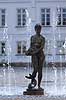 Lollandspige. Statuen Lollandspigen foran Maribo R�dhus  Maribo Danmark   k�bst�der, Lolland