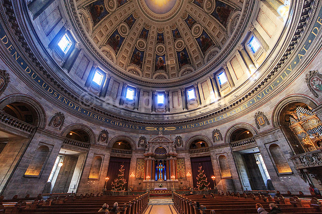 Marmorkirken. Interi�r, alter og kuppel i Frederiks Kirke eller Marmor-kirken; ; K�benhavn; Danmark; ; ; Kirker, kristendom, religion, orgel, kirkeorgel
