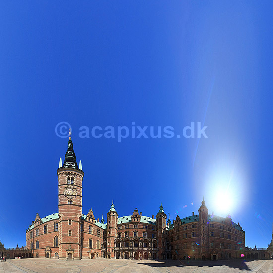 Frederiksborg. 360 graders panorama fra den indre g�rdsplads p� Frederiksborg Slot.; ; Hiller�d; Danmark; ; sev�rdigheder; slotte, arkitektur, borge, panoramaer