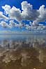R�m�. Vadehavet ved S�nderstrand p� R�m� - himmel med skyer spejles i det lavtst�ende spejlblanke vand p� vaden  R�m� Danmark   Himmel og hav, spejlinger, sommerferie, ferie