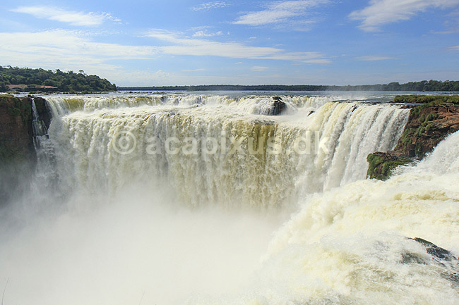 Iguazu vandfaldene. Garganta del Diablo - det kraftigste vandfald ved Iguazu vandfaldene - set fra den Argentinske side af vandfaldene; ; Iguazu; Argentina; Sydamerika; ; Vandfald, The Iguazu Falls, Iguaz� Falls, Iguassu Falls, Igua�u Falls, Cataratas del Iguaz�, Cataratas do Igua�u 