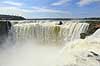 Iguazu vandfaldene. Garganta del Diablo - det kraftigste vandfald ved Iguazu vandfaldene - set fra den Argentinske side af vandfaldene  Iguazu Argentina Sydamerika  Vandfald, The Iguazu Falls, Iguaz� Falls, Iguassu Falls, Igua�u Falls, Cataratas del Iguaz�, Cataratas do Igua�u 