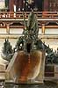 Higashi Hongan-ji. Dragefont�ne i det buddistiske Higashi Hogan-ji templet i Kyoto  Higashi Hongan-ji / Kyoto Japan   templer buddisme buddhism Higashi Honganji