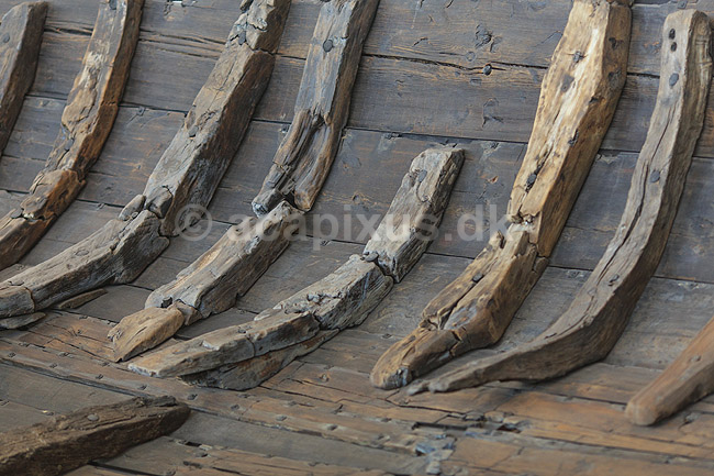 Vikingeskibsmuseet. Detaljer fra vikingeskibet Skuldelev 1; ; Vikingeskibsmuseet / Roskilde; Danmark; ; ; Vikinger, vikingeskibe, sejlads, tr�skibe, museum, museer, udstillinger