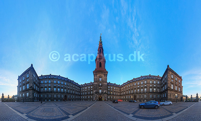 Christiansborg. 360 graders panorama fra den indre g�rdsplads p� Christiansborg Slot.; ; K�benhavn; Danmark; ; sev�rdigheder; slotte, arkitektur, borge, konged�mmet, monarki, panoramaer