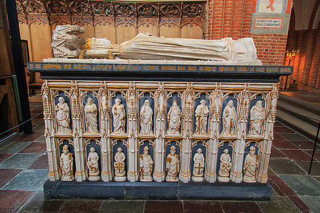 Roskilde Domkirke. Dronning Margrethe 1 's sarkofag p� Kannikekoret i Roskilde Domkirke (Dronning Margrete I); ; Roskilde Domkirke / Roskilde; Danmark; ; ; turistsev�rdigheder, religion, kristendom, kirker, kirke, domkirker, UNESCO World Heritage, gravkapeller, gravkapel, konger, kongehuset