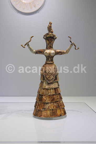 Slange gudinde. Slangegudinde fra Knossos udstillet p� Heraklion Archaeological Museum; ; Heraklion Archaeological Museum / Heraklion / Kreta; Gr�kenland; ; ; Minoisk, minoan, Crete, archaeology. Ark�ologi, museer, historie