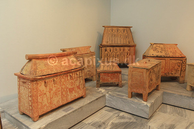 Minoiske lerkister. Minoan larnakes - clay coffins. Udstillet p� Heraklion Archaeological Museum; ; Heraklion Archaeological Museum / Heraklion / Kreta; Gr�kenland; ; ; Minoisk, minoan, Crete, archaeology. Ark�ologi, museer, historie