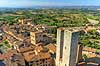 San Gimignano. San Gimignano - byen med de mange t�rne - med toscansk landskab i baggrunden  San Gimignano / Toscana Italien   Toscany, toscansk, turisme, sightseeing