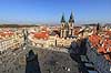 Prag. Den Gamle R�dhusplads - Starom?stsk� n�m?st� - med Tyn kirken i baggrunden - Chr�m Matky Bo�� p?ed T�nem  Prag Tjekkiet   Sev�rdigheder