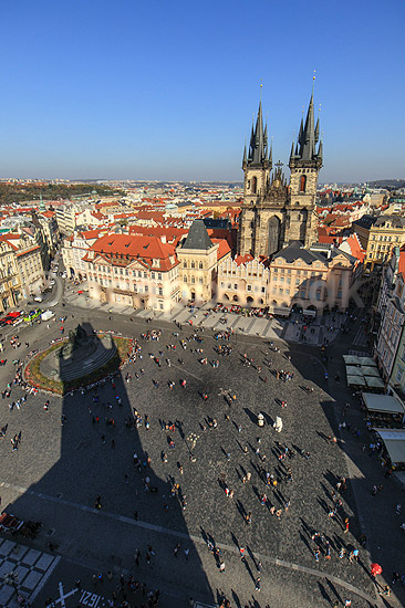 Prag. Den Gamle R�dhusplads - Starom?stsk� n�m?st� - med Tyn kirken i baggrunden - Chr�m Matky Bo�� p?ed T�nem; ; Prag; Tjekkiet; ; ; Sev�rdigheder