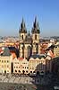 Prag. Den Gamle R�dhusplads - Starom?stsk� n�m?st� - med Tyn kirken i baggrunden - Chr�m Matky Bo�� p?ed T�nem  Prag Tjekkiet   Sev�rdigheder