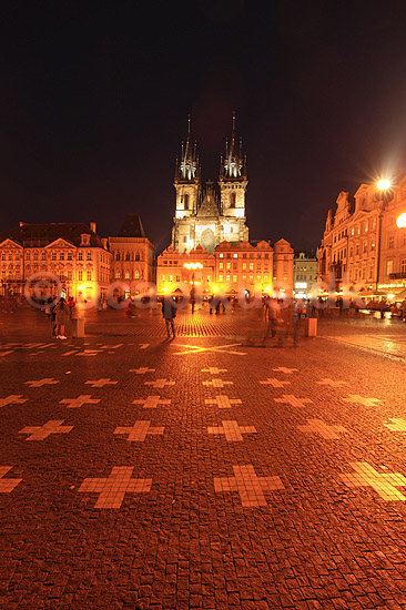 Prag. Den Gamle R�dhusplads - Starom?stsk� n�m?st� - med Tyn kirken i baggrunden - Chr�m Matky Bo�� p?ed T�nem; ; Prag; Tjekkiet; ; ; Sev�rdigheder