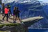 Trolltunga. Fjeldvandrer p� Trolltunga, en klippeformation der stikker ud af klippesiden 700 meter over Ringedalvatnet n�r Hardangervidda National Park  Trolltunga / Tyssedal Norge   Vandring, vandretur, fjeldvandring, turisme, hiking