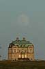 Eremitage Slottet. Fuldm�ne st�r op bag Eremitage Slottet  J�gersborg Dyrehave / Sj�lland Danmark   slotte jagtslotte sev�rdigheder m�nen m�neopgang