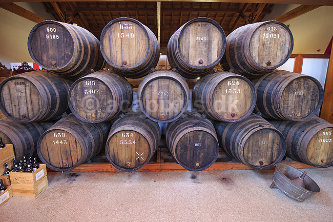 Portvin. Portvin lagres til Tawny Port p� egetr�sfade i vink�lderen hos producenten Croft; ; Porto; Portugal; ; ; Vin, vine, drikkevarer, vinproduktion, lagring