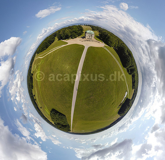 Eremitage Slottet. Eremitage Slottet i J�gersborg Dyrehave - Little Earth panorama; ; J�gersborg Dyrehave / Sj�lland; ; ; ; slotte jagtslotte sev�rdigheder Eremitageslottet Dyrehaven, dronefoto