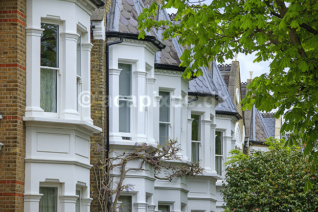 Kew. Huse p� Lichfield Road n�r Kew Gardens i London; ; Kew / London; England; ; sev�rdigheder; Bebyggelse, forstad, forst�der