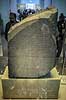 Rosettestenen. Rosatta stenens inskriptioner med 3 skriftstyper, egyptiske hieroglyffer, egyptisk demotisk og gr�sk, muliggjorde tydning af de egyptiske hieroglyffer  The British Museum / London England  sev�rdigheder Rosetta stone, Rachid, Rosettastenen, Decifreret af Thomas Young og Jean-Fran�ois Champollion, sprog, skriftstegn